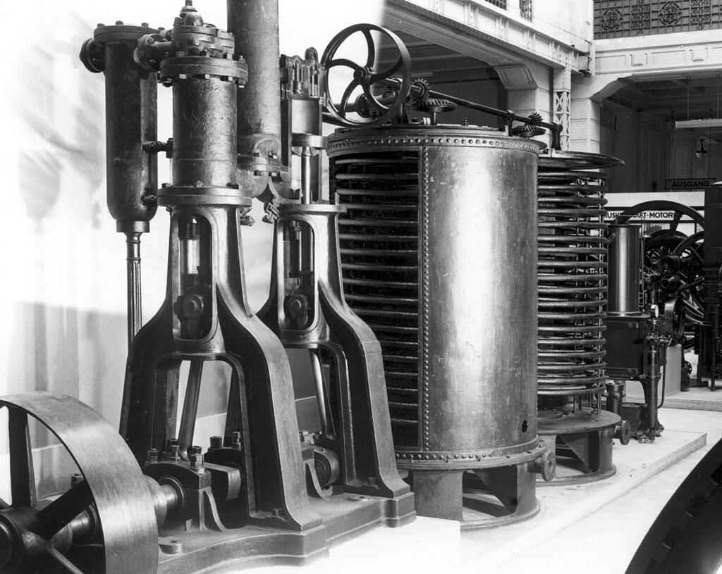 Industrial ammonia refrigeration compressor, 1895–1905